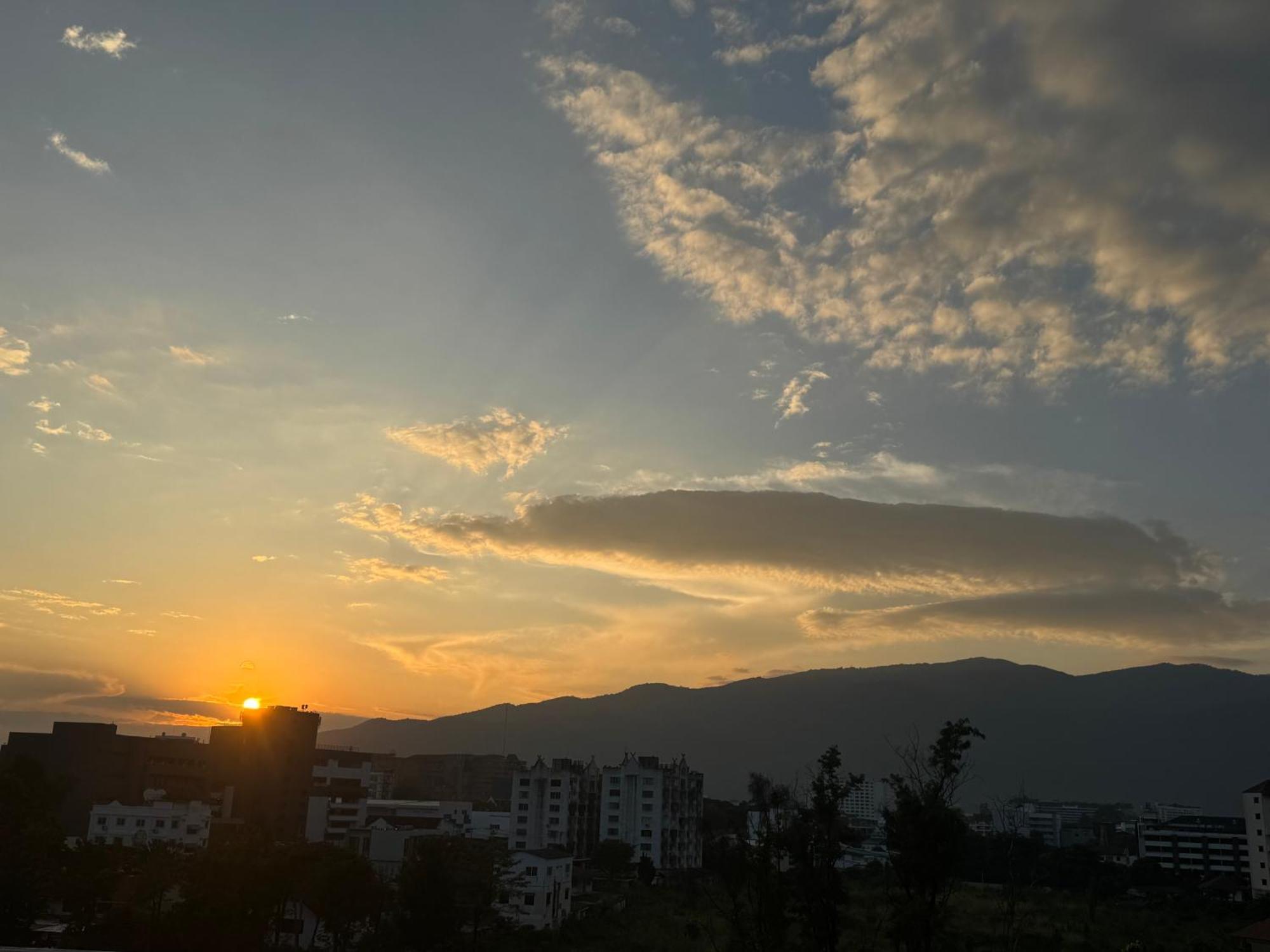 Mahar Hostel Chiangmai Chiang Mai Exteriör bild